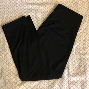 New Medium Black Old Navy athletic Capris
